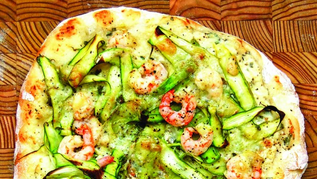 Pizza aux asperges et aux crevettes